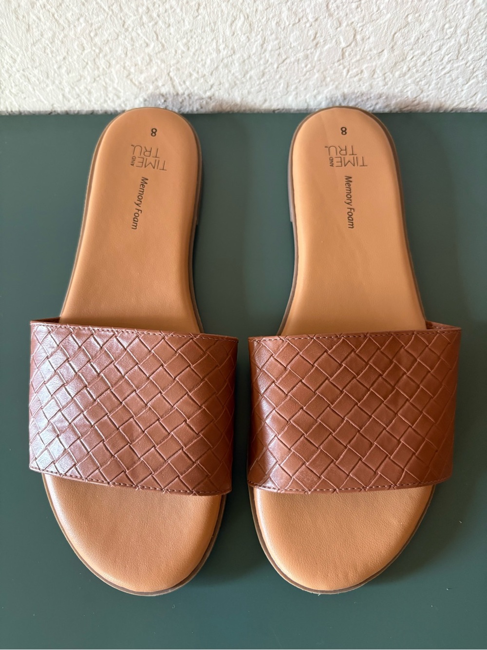 Camel brown flat sandals, women’s 8